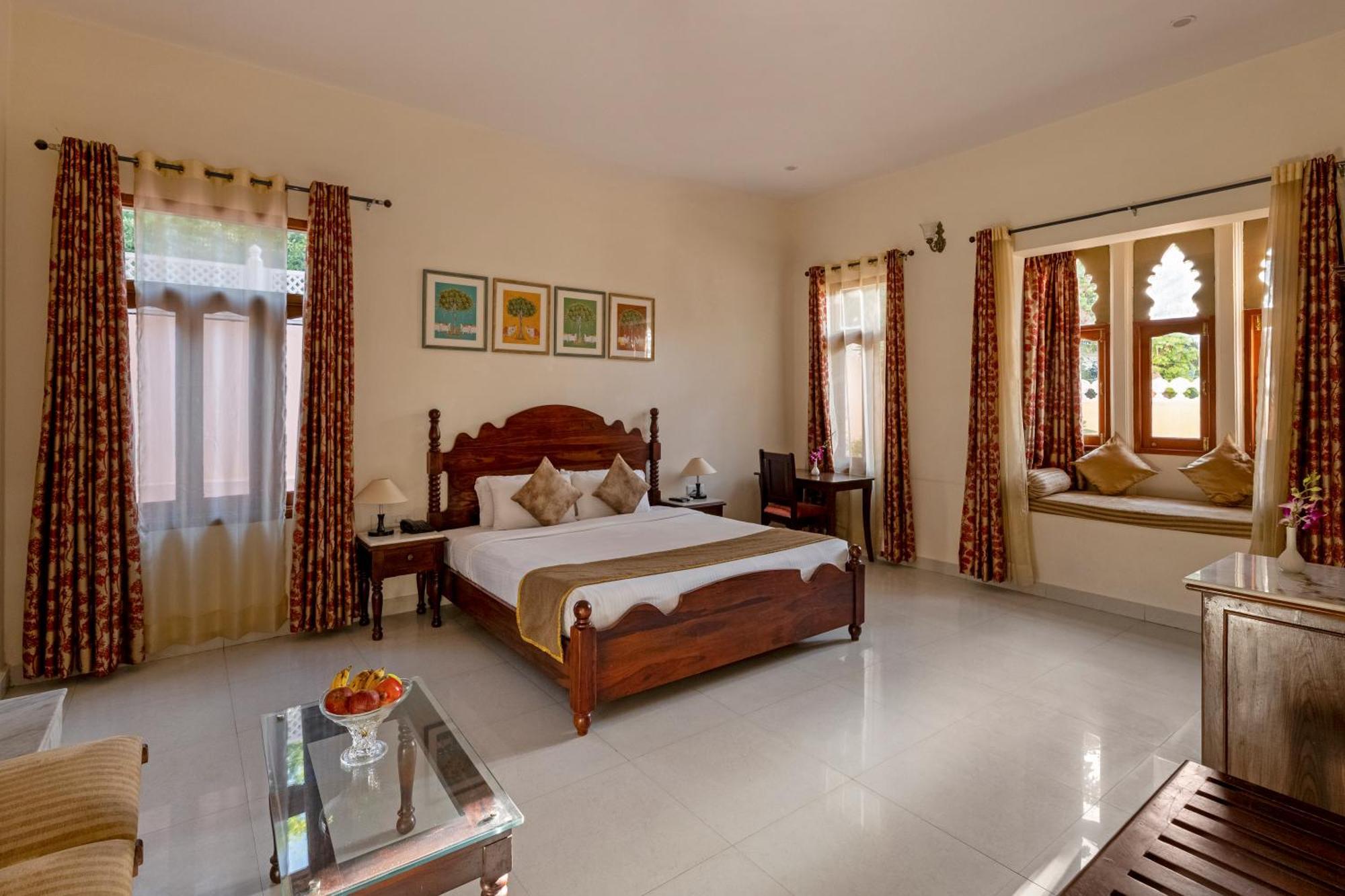 Sterling Jaisinghgarh Udaipur Hotel Exterior foto